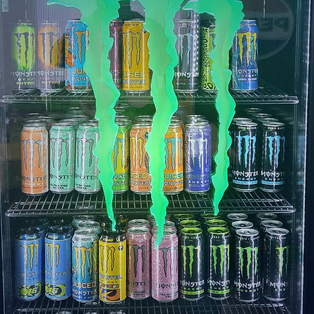 Úrval af Monster Energy í kæli hjá Þristinum